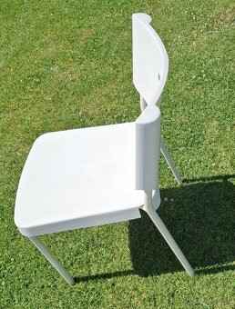 Plast.židle - 2