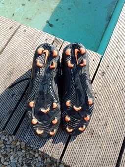 Prodám kopačky Černé= Nike Phantom Bílo modré= Nike F50 - 2
