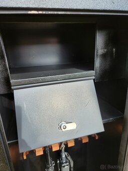 trezor samopal zbraně pistole vojenský - 2