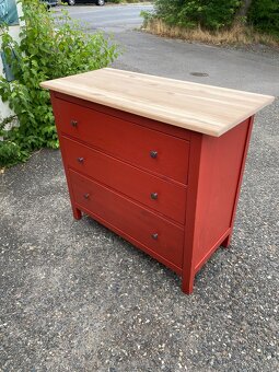 IKEA Hemnes se 3 zásuvkami červené mořidlo - 2