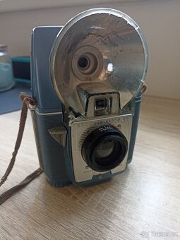 Retro fotoaparát Kodak Brownie Flash 20 (USA, 50.–60. léta) - 2
