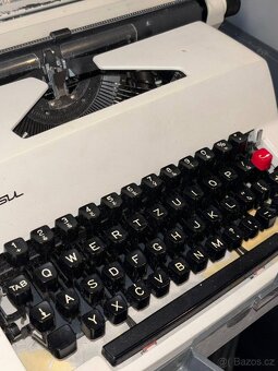 Psací stroj Consul 2226 – plně funkční, s boxem a doplňky - 2