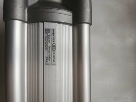 Nový hydraulický válec - levně prodám - 2