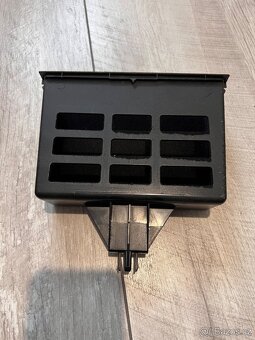 Úložný prostor / přihrádka - 2