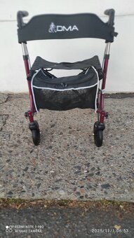 Prodám skoro nové čtyřkolové chodítko. - 2