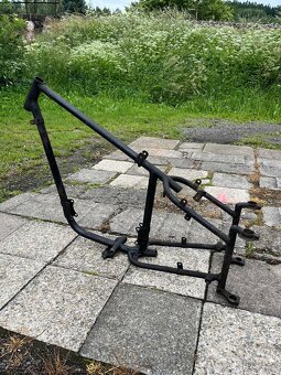 Rám motocyklu CZ 125 T B - dobová úprava - 2