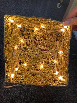 Vánoční třpytivá dekorace dárek s mašlí svítící - 2