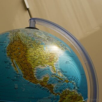 globus svitici ve tme - 2