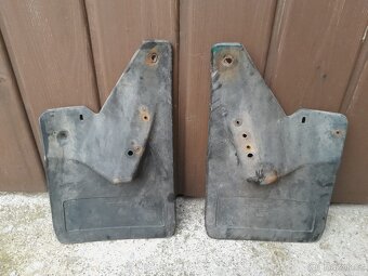 Zadní zástěrky Škoda Forman - 2