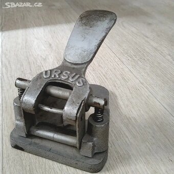 Stará masivní kancelářská děrovačka - 2