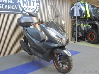 Honda PCX 125i šedý - 2