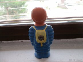 Gumová hračka ,,KOSMONAUT,,od Libuše Niklové - 2