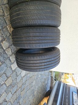 Prodám letní pneu 215/55 R17 2ks Michelin, 2ks FULDA - 2