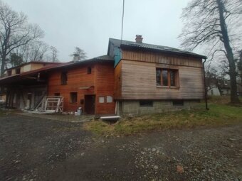 Rodinný dům s pozemky a spoluvl. podíl 1/2 pozemku 1986/10 v - 2