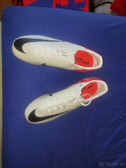 Nike MERCURIAL VAPOR 15 ACADEMY AG bílé - 2