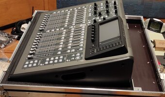 Mixážní pult Behringer X32 Compact - 2