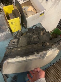 Predni xenon Audi a4 b6 - 2