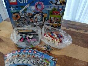 LEGO City 60233 Otevření obchodu s koblihami - 2