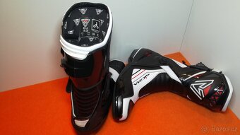 NOVE Motoboty vel.43 - 2