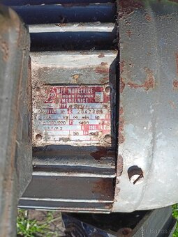 Motor MEZ 1.5 kW s kablem, spínačem a zásuvkou. - 2