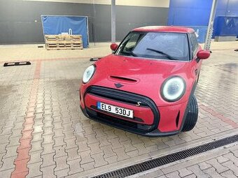 Mini Cooper SE 2022, pouze 15200 km, aktivní parkovací asist - 2