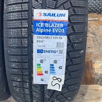 Nove Zimni pneu 235/45 R17 97V XL Sailun - 2