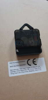 Hodiny s motivem dřeva - 2