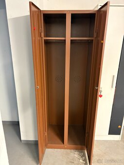 Plechová skříň - šatní - dvojdílná - 2