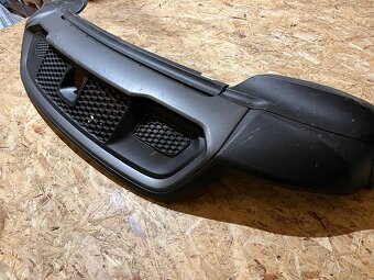 Prodám přední nárazník na JEEP Grand Cherokee - 2