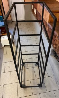 Stojan na rámky - včelí - 2