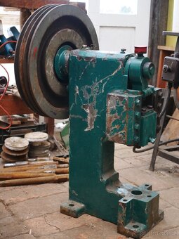 Malý excentrický lis - 2