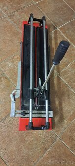 Řezačka na obklady a dlažbu. - 2