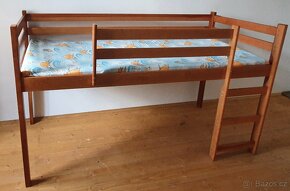 Vyvýšená dětská postel vč. molitanové matrace - 2