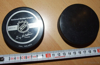 2 sběratelské puky=Toronto Maple Leafs + MS 2004 Czech - 2