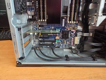 počítač HP Z440 workstation - 2