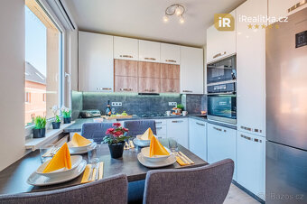 Prodej bytu 3+1 s balkonem a parkovacím stáním - Nehvizdy - 2