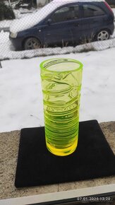 váza s dekorem uranové sklo 22cm - 2