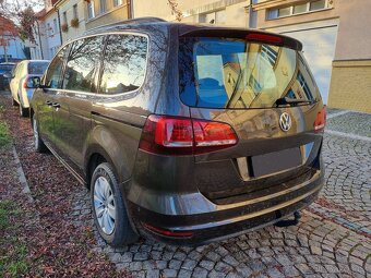 VW Sharan 2.0TDI DSG 135KW/7MÍST/ACC/NEZ.TOPE/KEYLESS/1.MAJ - 2