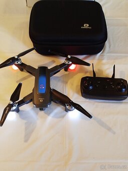 SKLÁDACÍ DRON DEERC D10, 2 BATERIE, POUZDRO - 2