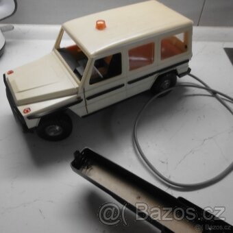 RETRO HRAČKA AUTO - 2