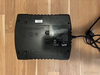 Plně funkční APC Back-UPS ES 550 - 2