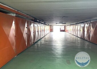 Pronájem samostatné garáže 17 m² v garážovém domě, Praha 8 - 2