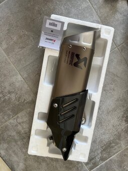 rezervováno Titanový homolog. laďák AKRAPOVIČ na YAMAHA MT10 - 2