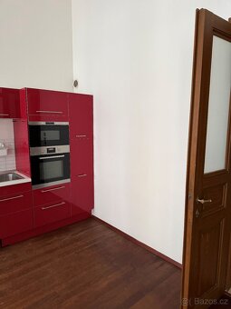 Moderní kuchynská linka se spotřebiči – TOP stav - 2