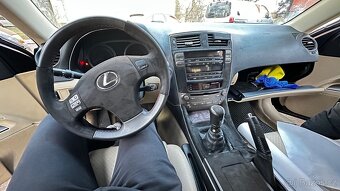 Lexus is 220d - 2