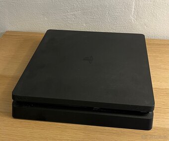 PS4 Slim 1TB + 2 ovladače - 2