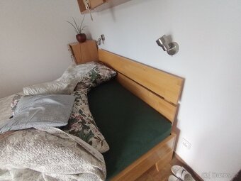 Prodej manželské postele, psacího stolu, komody a skříně - 2