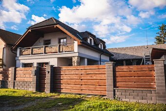 Prodej rodinného domu 228 m², pozemek 2261 m² - 2