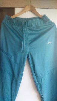 Krásné běžecké kalhoty v pase do gumy uvnitř podšité fleece - 2