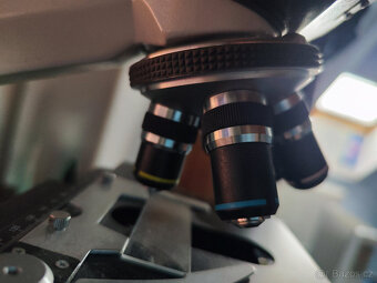 OMAX 40X-2500X laboratorní digitální trinokulární mikroskop - 2